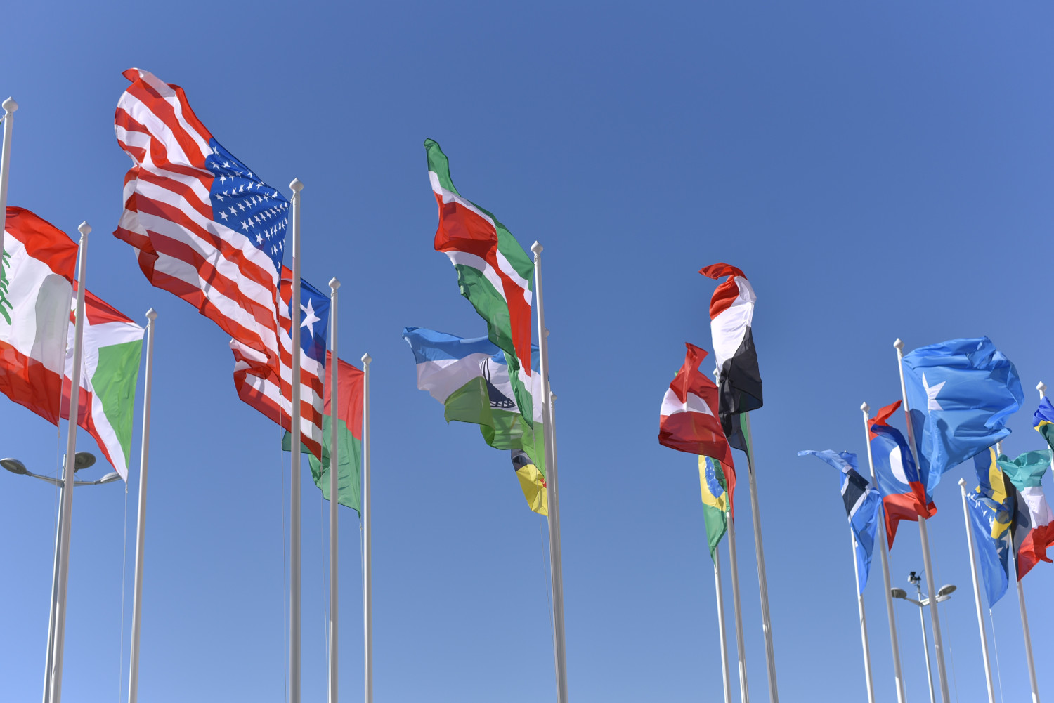 Hint: it's a country of the world. Drop a flag emoji down below once you've gotten it ๐ญ๐บ ๐ฎ๐ธ ๐ฎ๐ณ ๐ฎ๐ฉ ๐ฌ๐ท ๐ฌ๐ญ ๐ง๐ง ๐บ๐ฌ ๐บ๐ฆ ๐ฆ๐ช ๐ฌ๐ง If you're playingโฆ